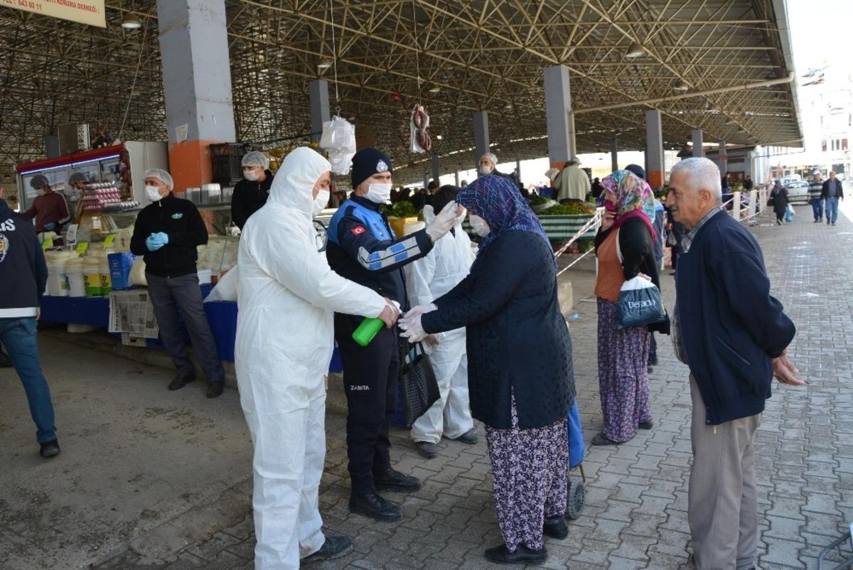 Korkuteli pazarında Korona vir&uuml;s &ouml;nlemi