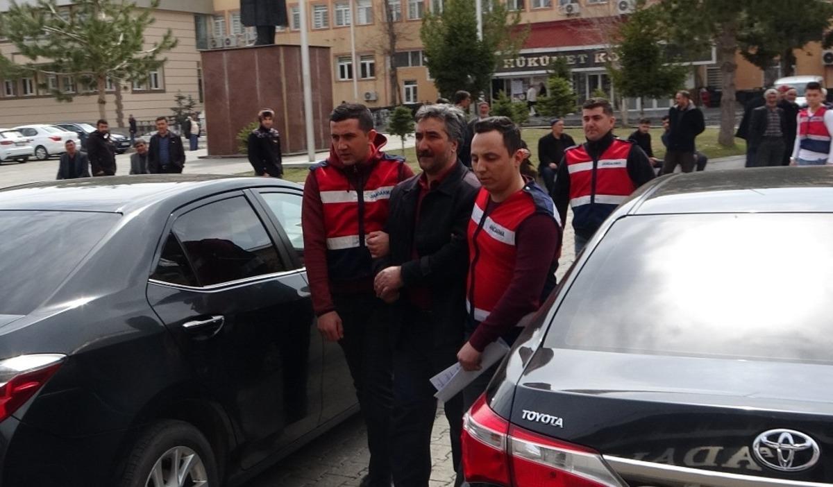 20 yıldır aranan şahıs evinin gizli b&ouml;lmesinde yakalandı