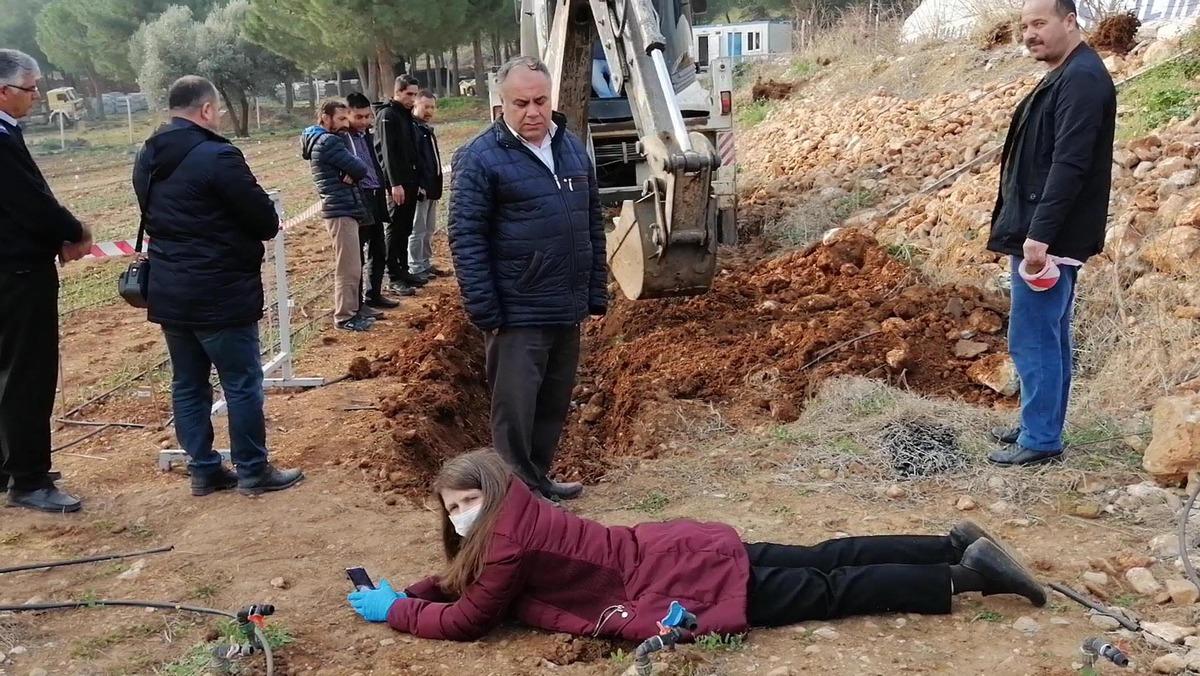 Kadın profes&ouml;r, &uuml;niversitedeki &ccedil;alışmayı durdurmak kep&ccedil;enin &ouml;n&uuml;ne yattı