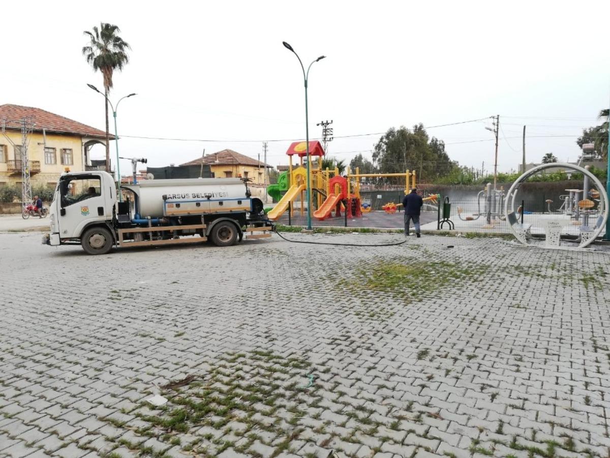 Tarsus&rsquo;ta şehrin her noktası vir&uuml;s tehdidine karşı ila&ccedil;lanıyor