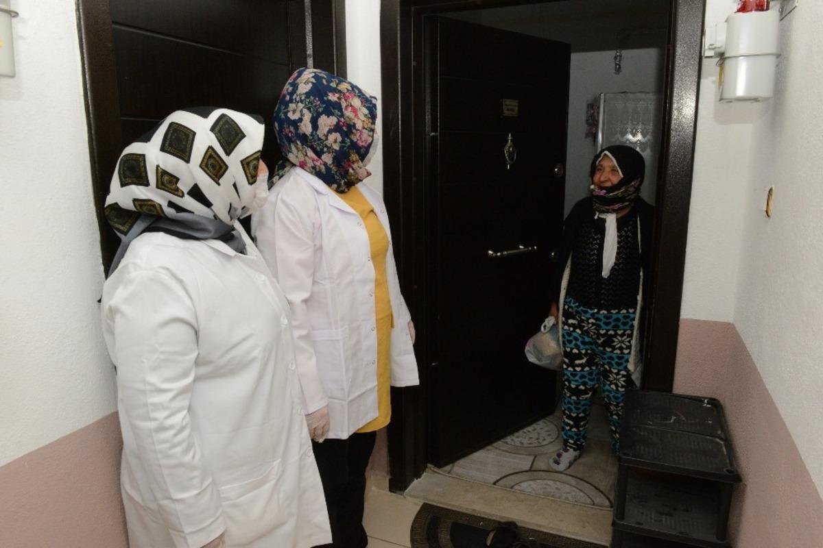 &Ccedil;orum Belediyesi&rsquo;nden evinde kalan yaşlılara hizmet