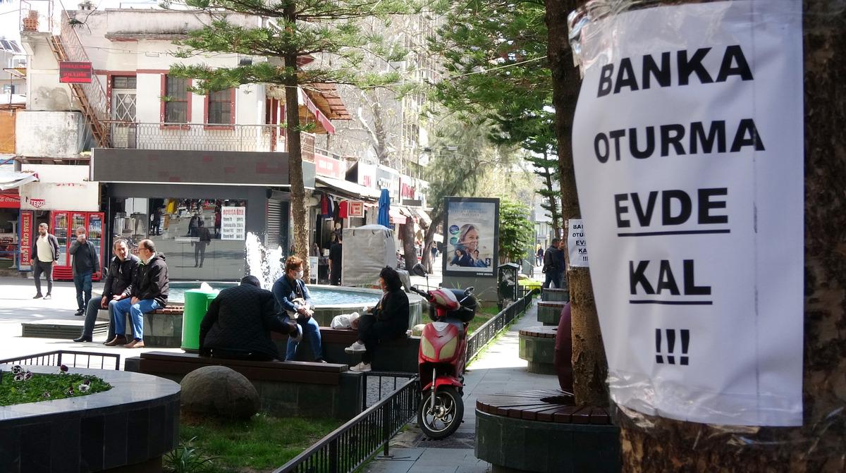 Koronavir&uuml;s uyarılarını dikkate almadılar! Antalya'da şaşırtan manzara