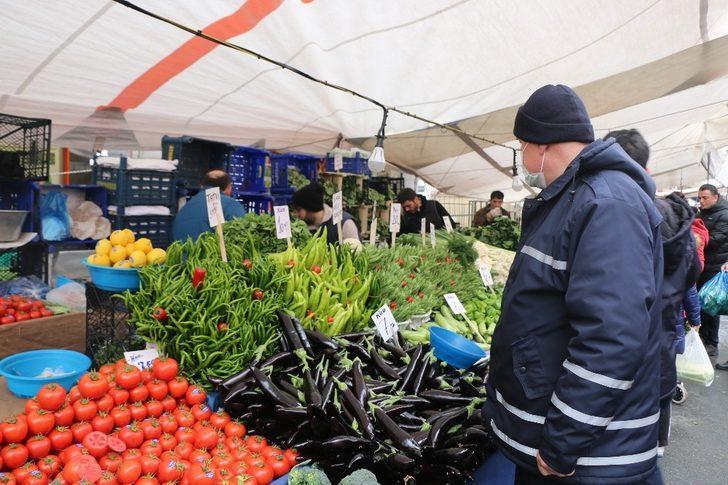 Pazar alışverişine daha çok yaşlı vatandaşlar çıktı G5
