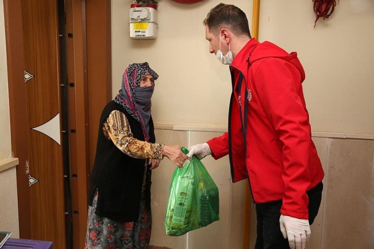 Vefa Sosyal Destek Grupları 3 g&uuml;nde 200 vatandaşın talebini karşıladı