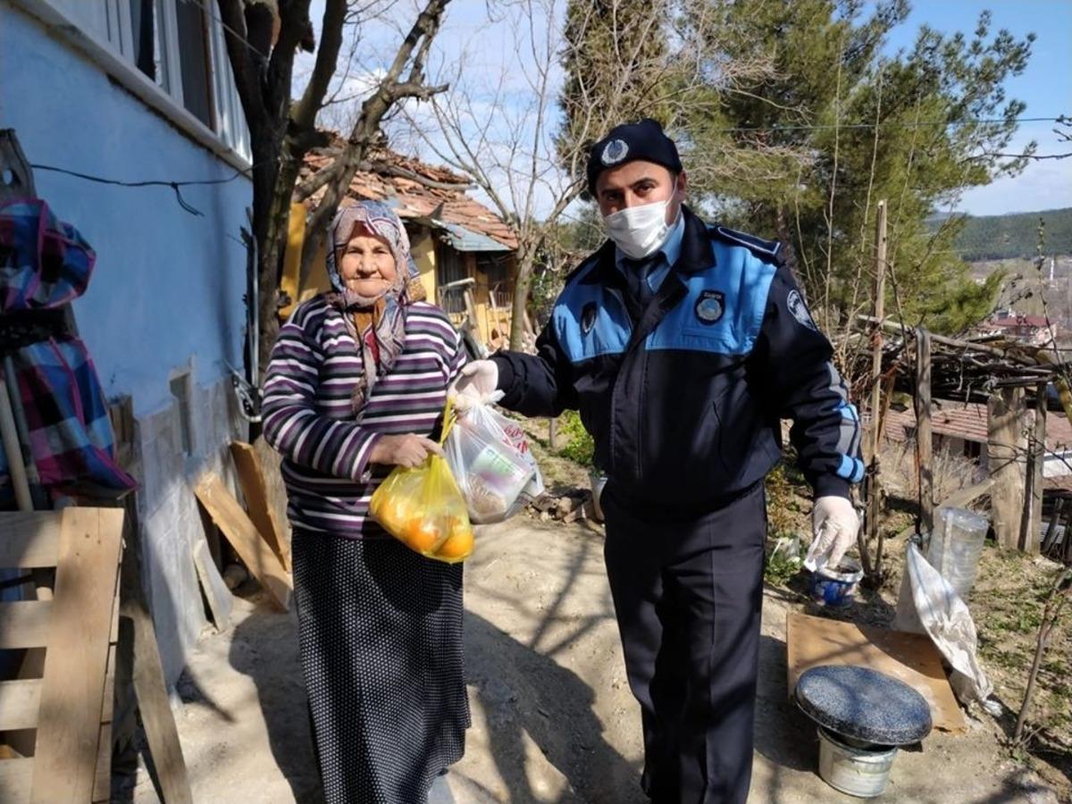 Boyabat Belediyesi ekipleri yaşlılara yardım elini uzattı