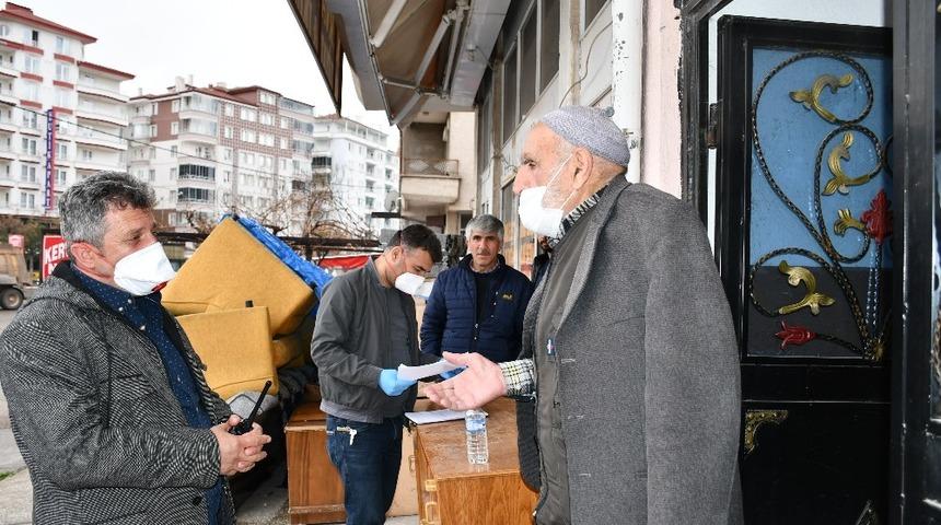 Yaşlı adam polisi arayınca son anda dolandırılmaktan kurtuldu!