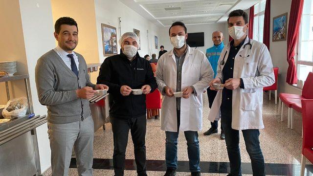 Gümüşhane’de sağlık çalışanlarına enerji deposu pestil herlesi ikram edildi