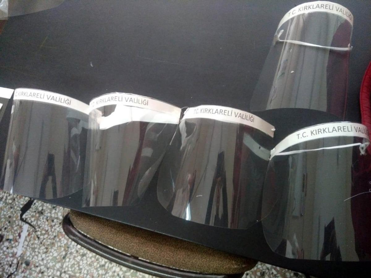 Kahraman sağlık emek&ccedil;ilerine asetatlı maske Kırklareli&rsquo;den