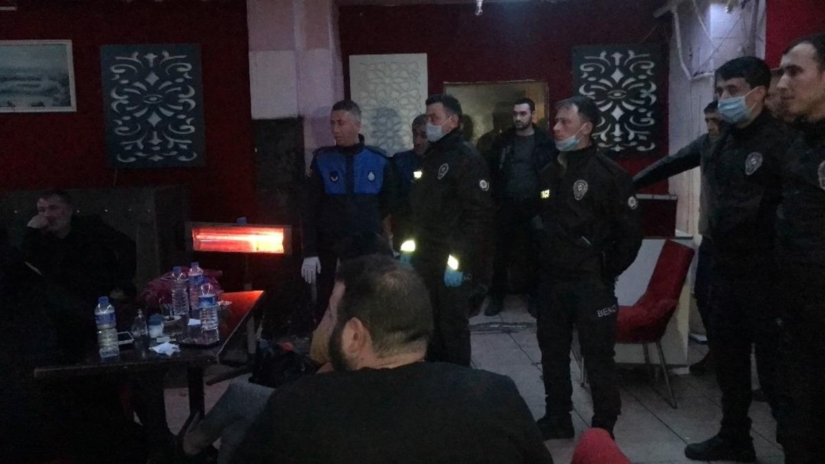 Koronavir&uuml;s tedbirlerine uymayan gece kul&uuml;b&uuml;ne operasyon: 20 g&ouml;zaltı