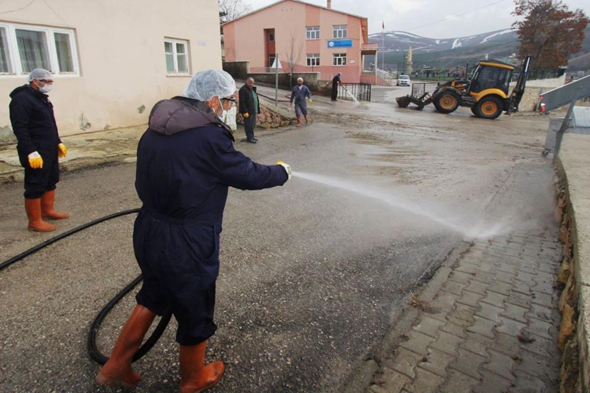 Bayburt&rsquo;ta cadde ve sokaklar tazyikli suyla yıkanıyor