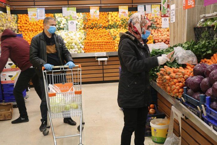 Zeytinburnu’nda yaşlılar için alışverişe çıkıldı G3