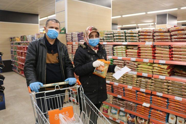 Zeytinburnu’nda yaşlılar için alışverişe çıkıldı G4