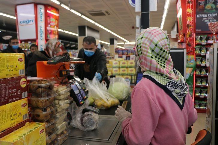 Zeytinburnu’nda yaşlılar için alışverişe çıkıldı G5