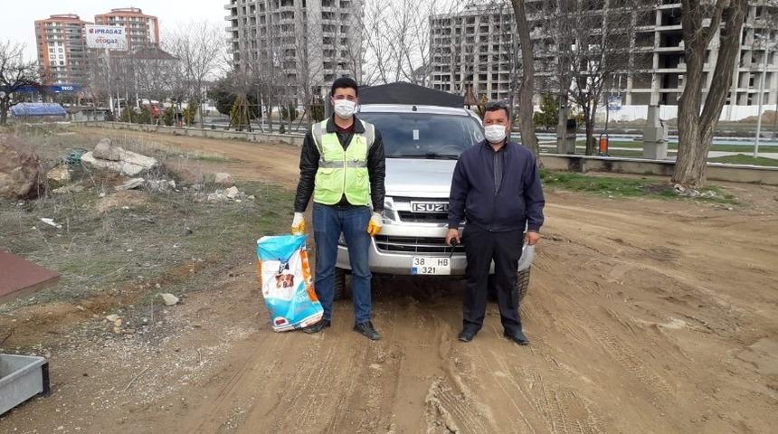 Sokak hayvanları unutulmadı