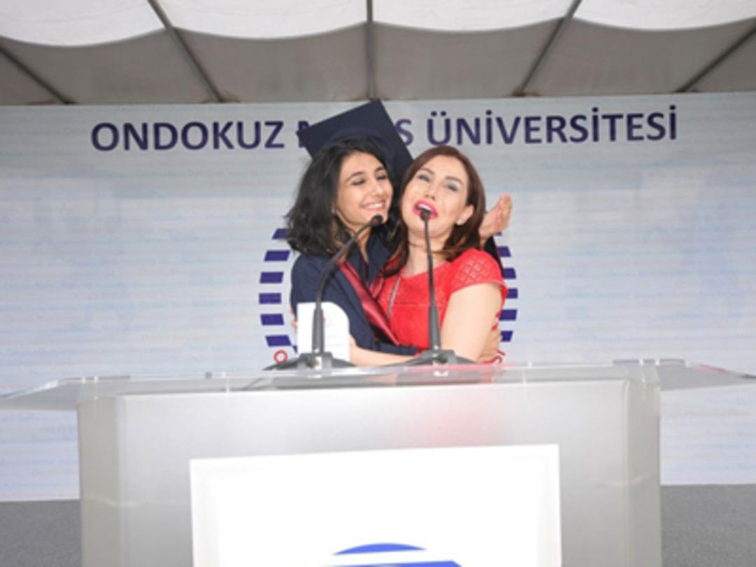 Şarkıcı Ceylan'ın kızı ilk kez g&ouml;r&uuml;nt&uuml;lendi