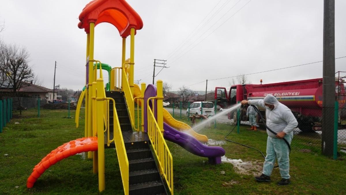 İzmit Belediyesi Akmeşe ve &ccedil;evre k&ouml;yleri dezenfekte ediyor