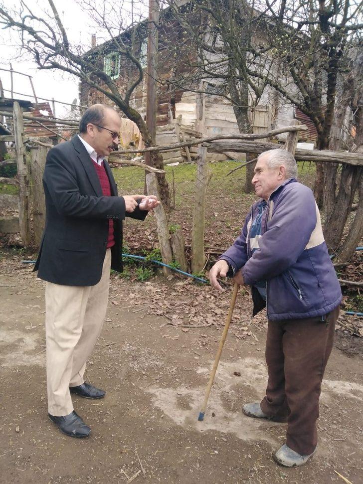 Köydeki yaşlıların ihtiyaçları muhtar ve imamlar tarafından karşılanıyor G3
