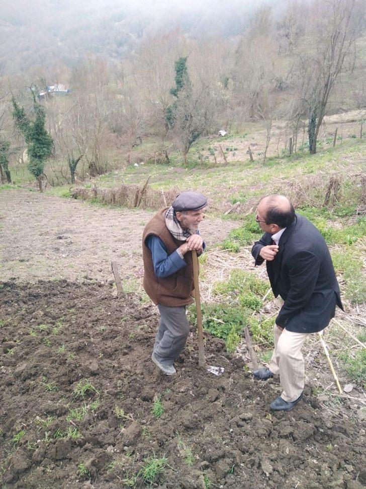 Köydeki yaşlıların ihtiyaçları muhtar ve imamlar tarafından karşılanıyor G4