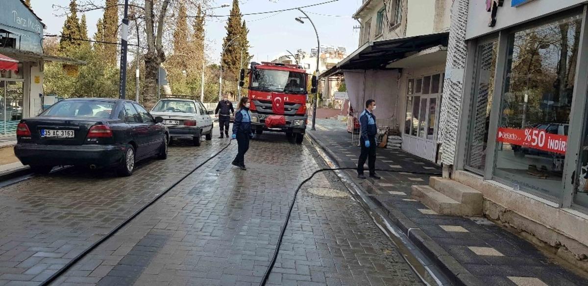 G&ouml;rdes&rsquo;te dezenfekte ve yıkama &ccedil;alışmaları aralıksız devam ediyor
