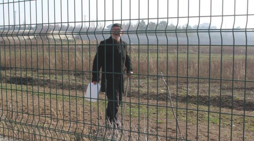 Yasağa uymayıp dışarı &ccedil;ıktı, fidanlıkta mahsur kaldı