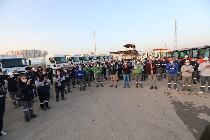 Tarhan’dan, korona ile mücadele eden çalışanlara simit ayran ikramı G3