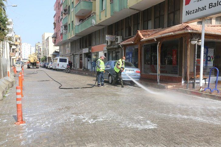 Erdemli’de cadde ve sokaklar aralıksız temizleniyor G2
