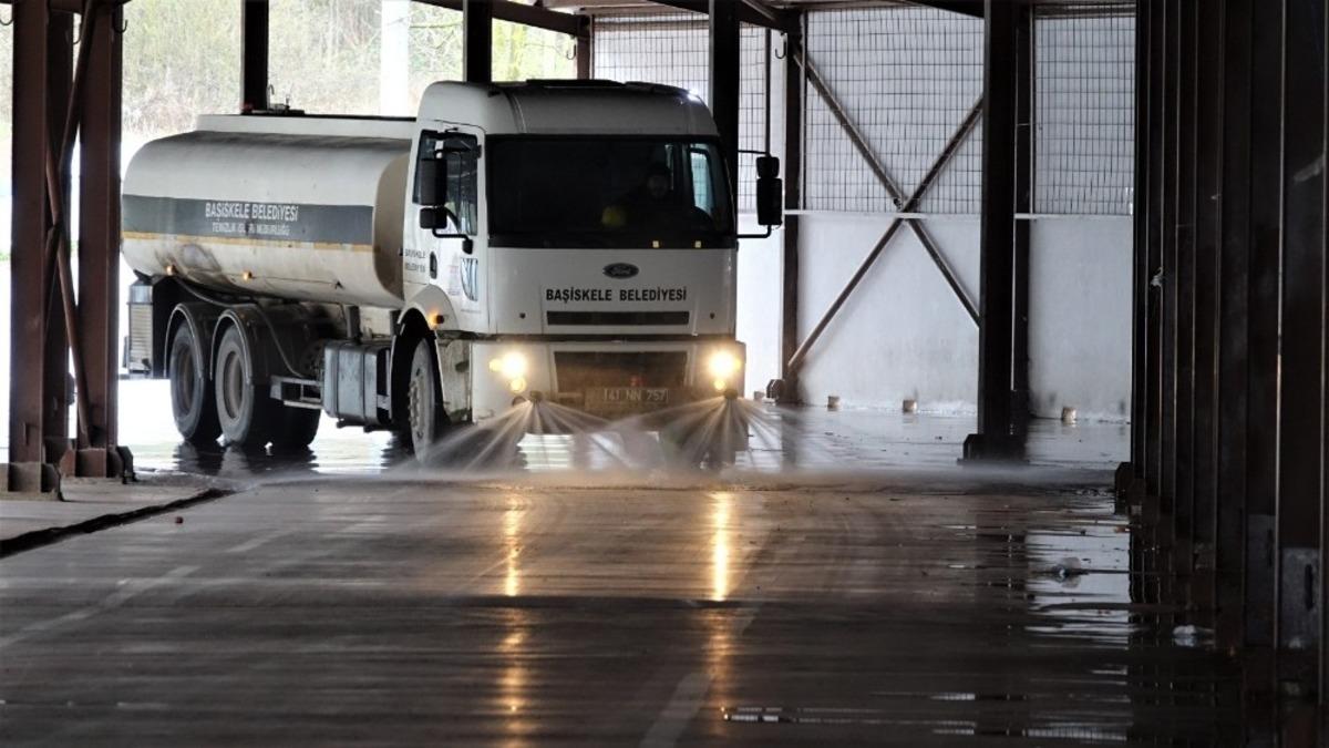 Başiskele&rsquo;de pazar yerleri dezenfekte ediliyor