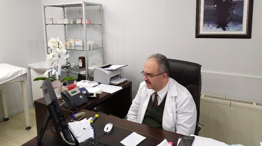 Koronavir&uuml;sle m&uuml;cadelede 'Sokağa &ccedil;ıkan herkesin ateşi &ouml;l&ccedil;&uuml;lmeli' &ouml;nerisi