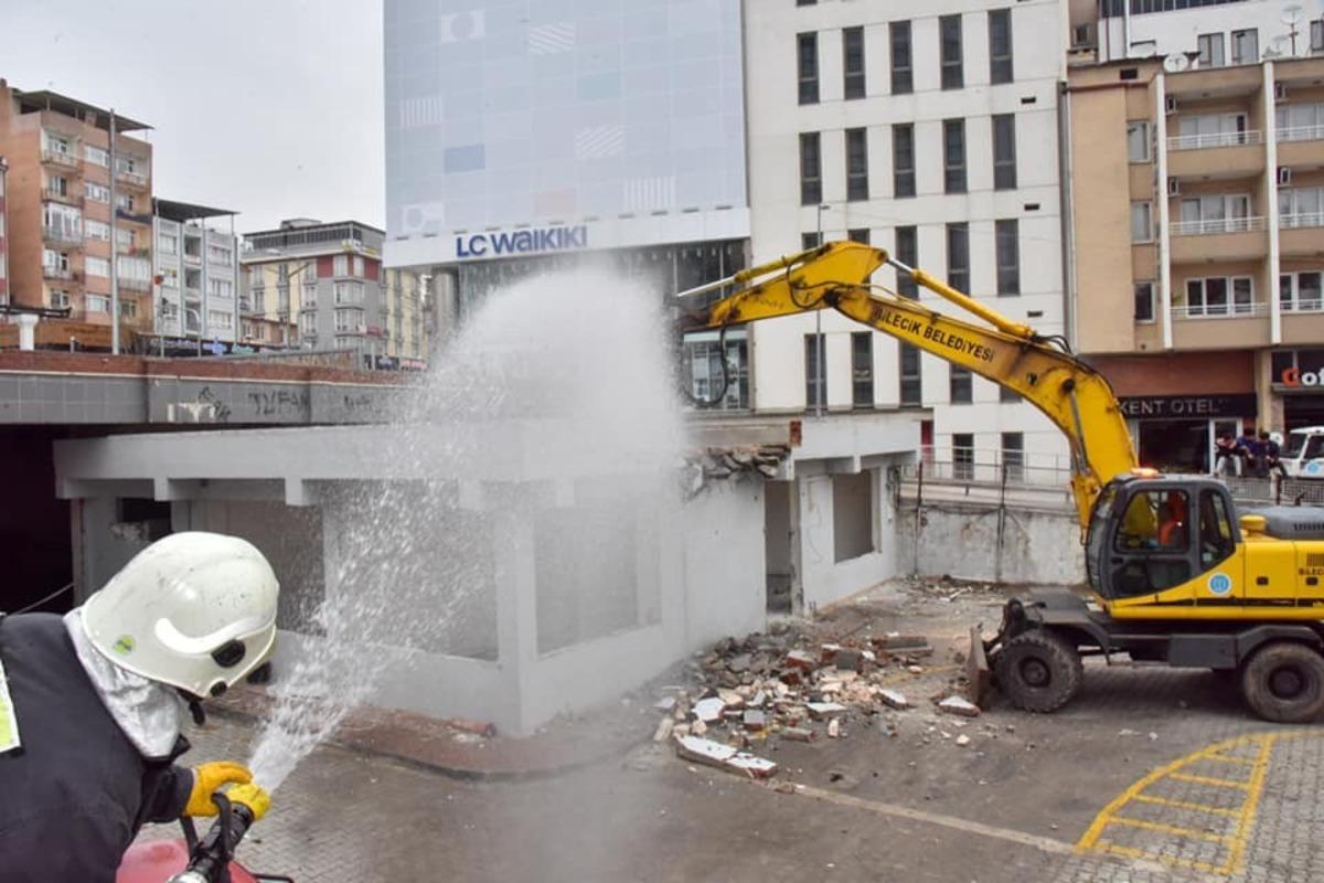 K&uuml;lt&uuml;r Sitesi yıkılıyor