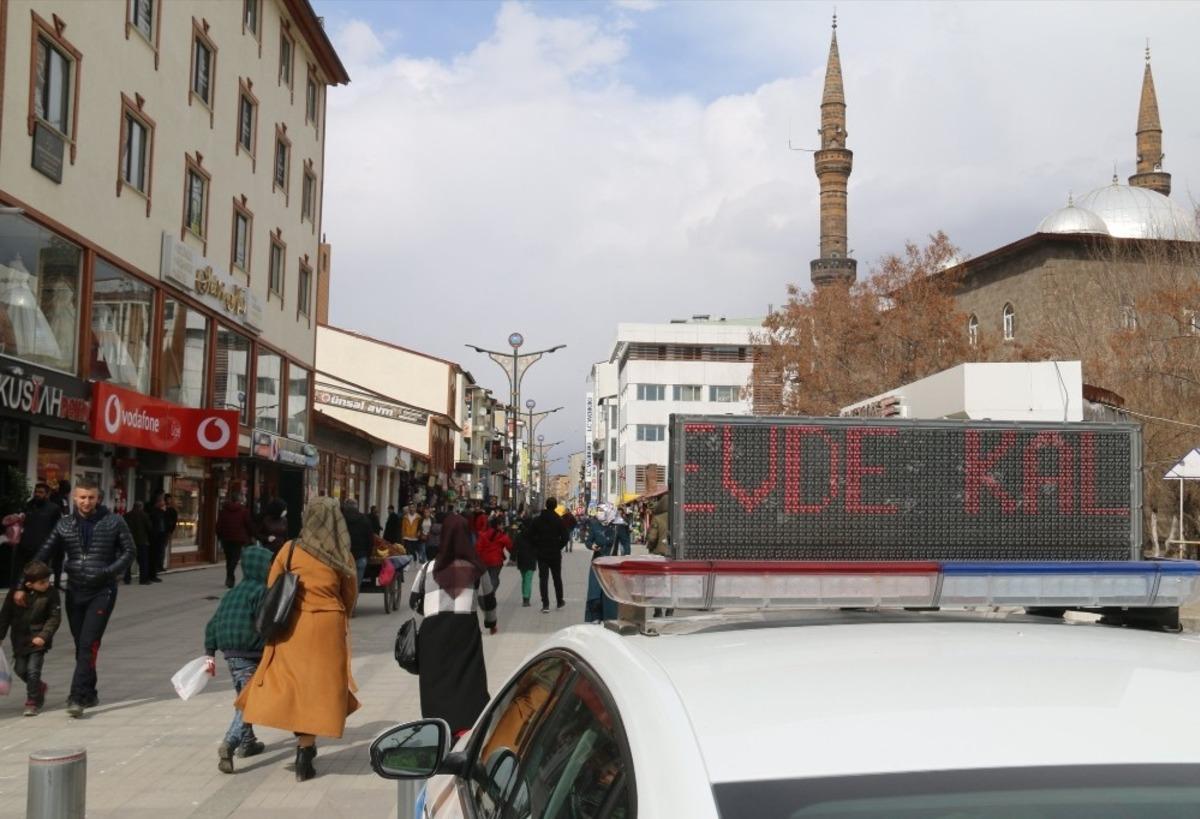 Ağrı İl Emniyet M&uuml;d&uuml;rl&uuml;ğ&uuml;nden korona vir&uuml;se y&ouml;nelik bilgilendirme &ccedil;alışmaları