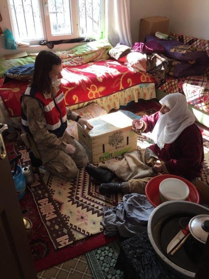 Ahlat’ta yaşlı vatandaşların yardımına koşuluyor G4