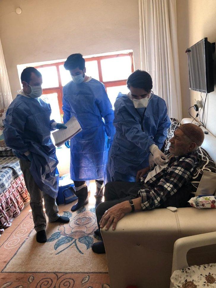 Ahlat’ta yaşlı vatandaşların yardımına koşuluyor G5