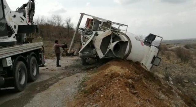 Beton mikseri şarampole uçtu: 1 yaralı