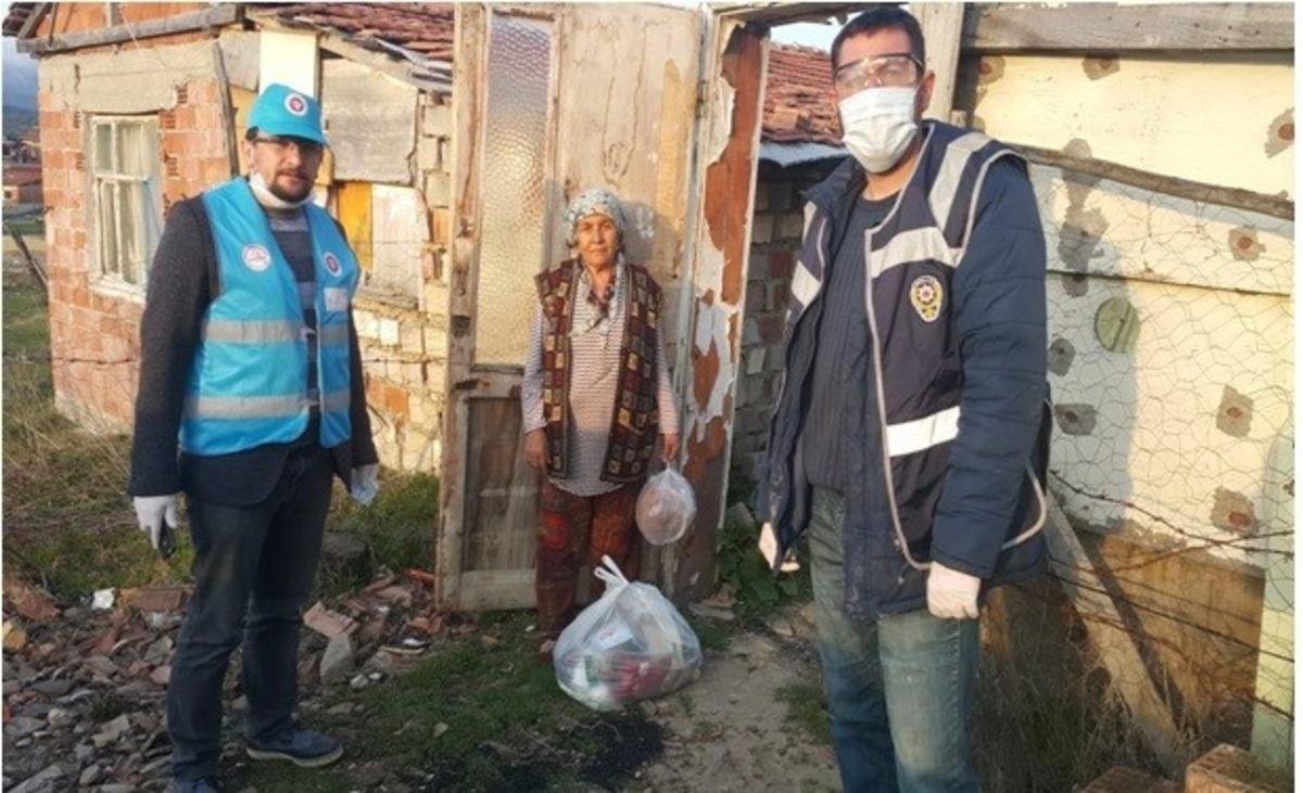 Din g&ouml;revlileri vatandaşların yardımına koşuyor