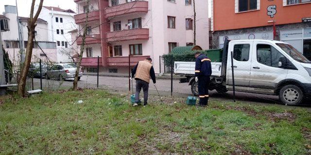 Maske ve eldivenleri sokağa değil çöpe atalım