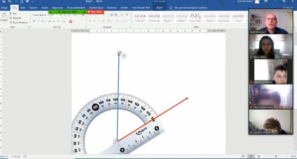&Ouml;ğrencilerine telekonferansla ders veriyor