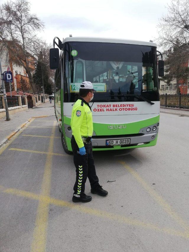 Tokat’ta şehir içi dolmuşlarda koronavrüs denetimi