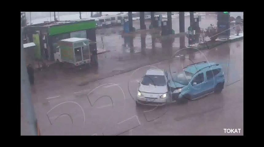 Korkutan kaza mobese ile g&ouml;r&uuml;nt&uuml;lendi