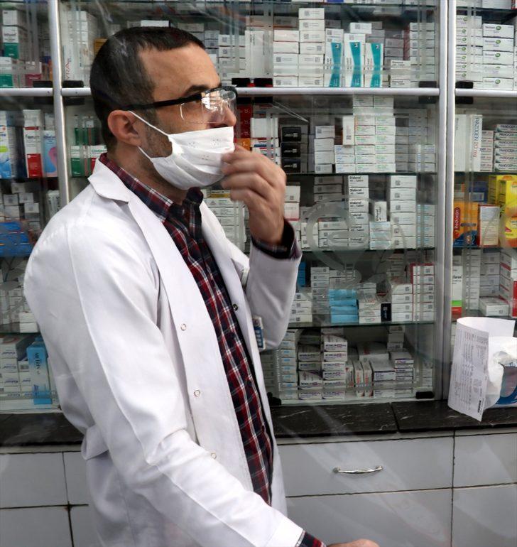 Sivas'ta eczaneden koronavirüse karşı naylonlu önlem G1