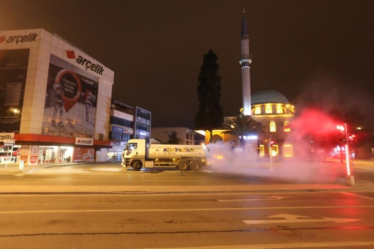 Adapazarı&rsquo;nın sokakları dezenfekte ediliyor