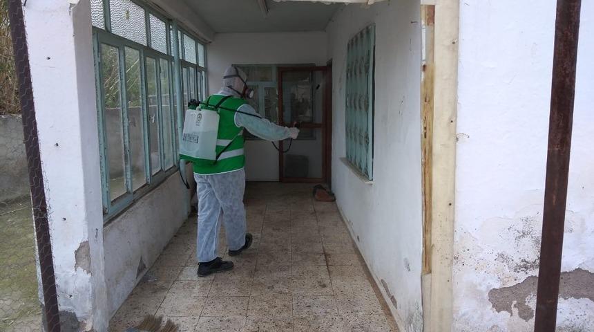 Aliağa&rsquo;da apartmanlar dezenfekte ediliyor