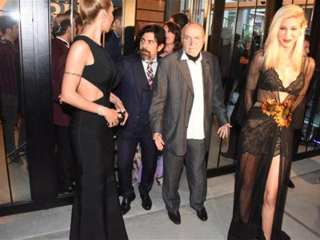 &Ccedil;ağla Şıkel'in şeffaf cesareti