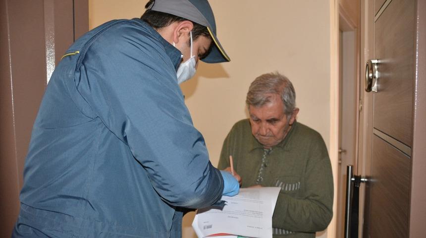 Emekli vatandaşlara maaşları konutlarında verilmeye başlandı