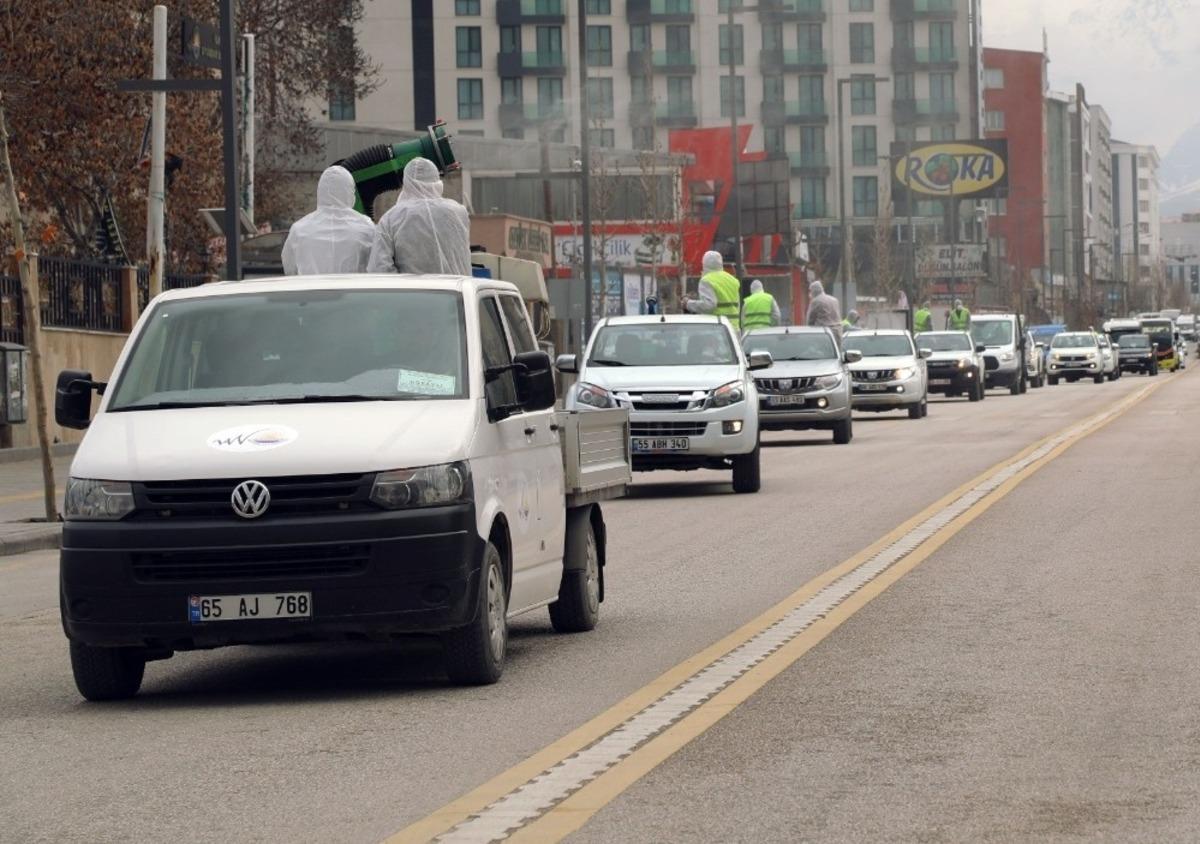 Van B&uuml;y&uuml;kşehir Belediyesinin dezenfekte filosu g&ouml;revde