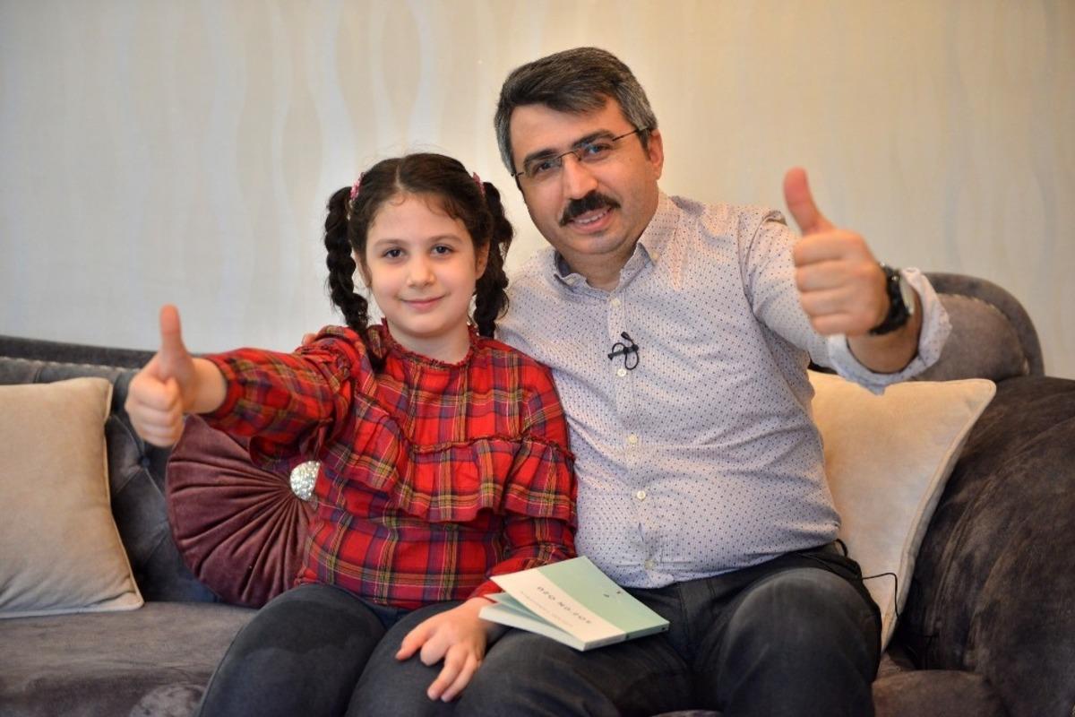 Başkan Yılmaz, evde kitap okudu, kızıyla ders &ccedil;alıştı