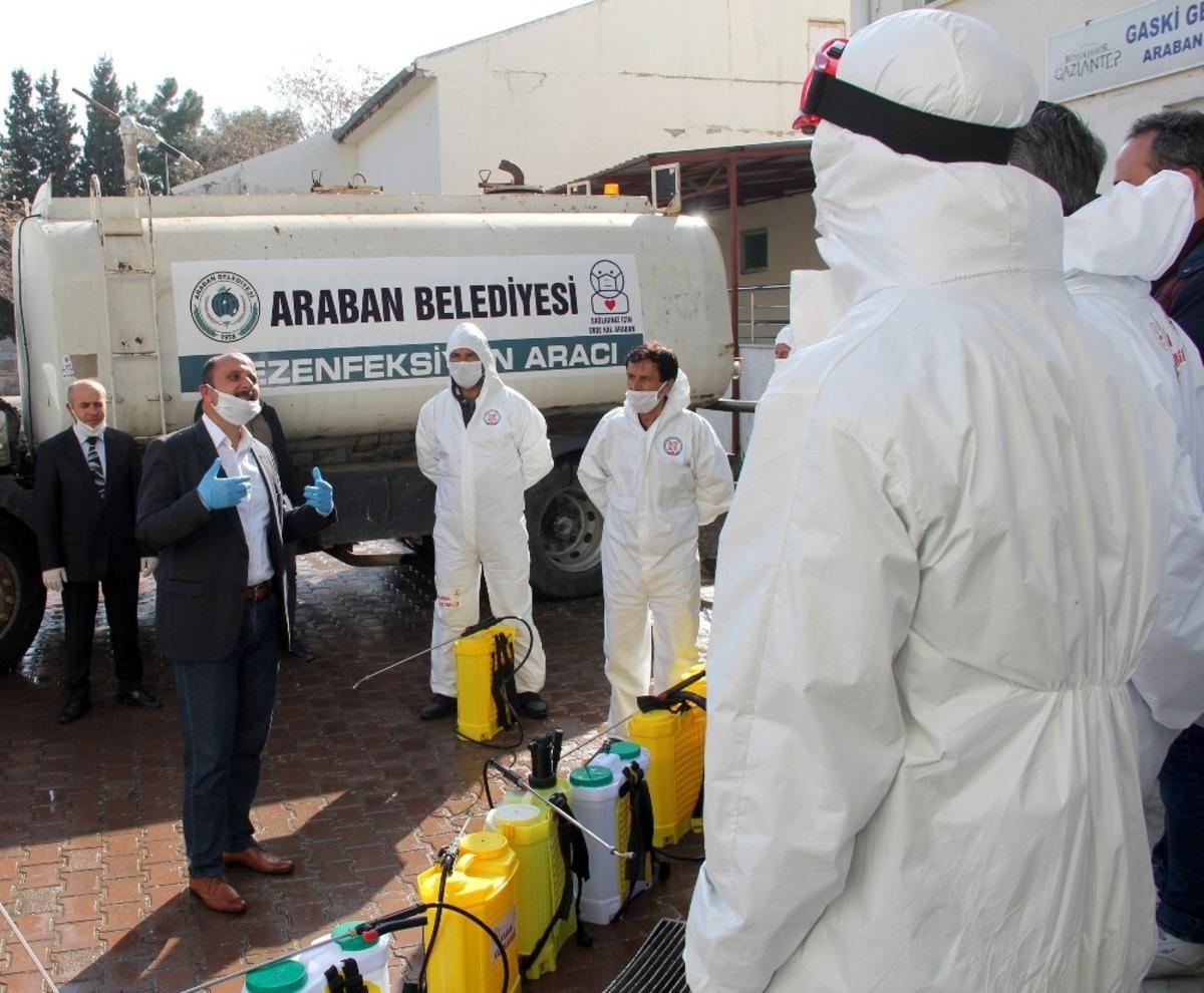 Araban Belediyesi cadde ve sokakları dezenfekte etti