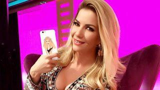 Ivana Sert'in sevgilisine aşkını gösterme şekli şoke etti! Ayağıyla yaptığı şaşkına çevirdi