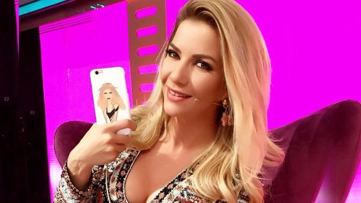 Ivana Sert'in sevgilisine aşkını g&ouml;sterme şekli şoke etti! Ayağıyla yaptığı şaşkına &ccedil;evirdi