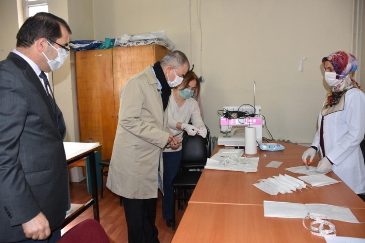 Artvin maskesini kendi &uuml;retiyor