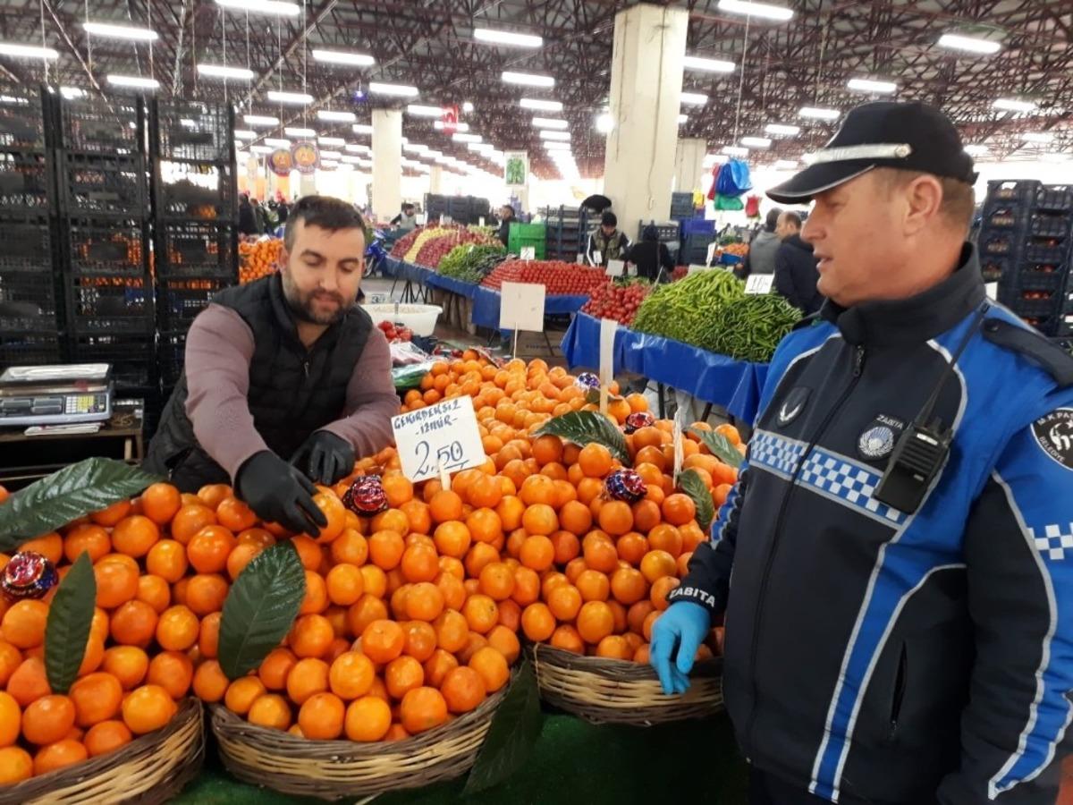 Bursa&rsquo;da pazarcı esnafına eldiven ve maske denetimi